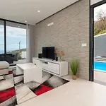 Casa Georgina Heated Swiming, Sea View And Air Conditioning Ferienhaus Calheta (Madeira)